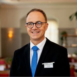 Mr Urs Schmid